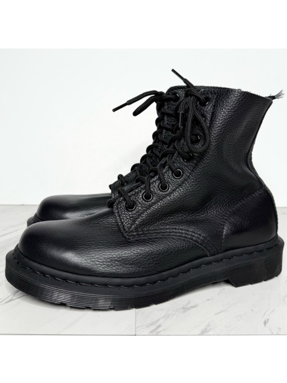 Dr. Martens Lace Up Black Leather Boot 7 US L